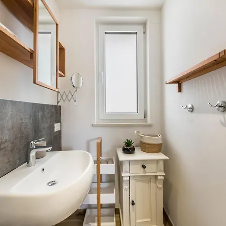 Ai Colli Garden Relax Lägenhet *