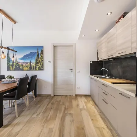Apartment Ai Colli Garden Relax